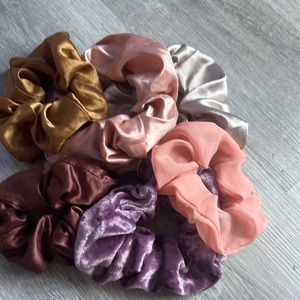 6 colorful scrunchies